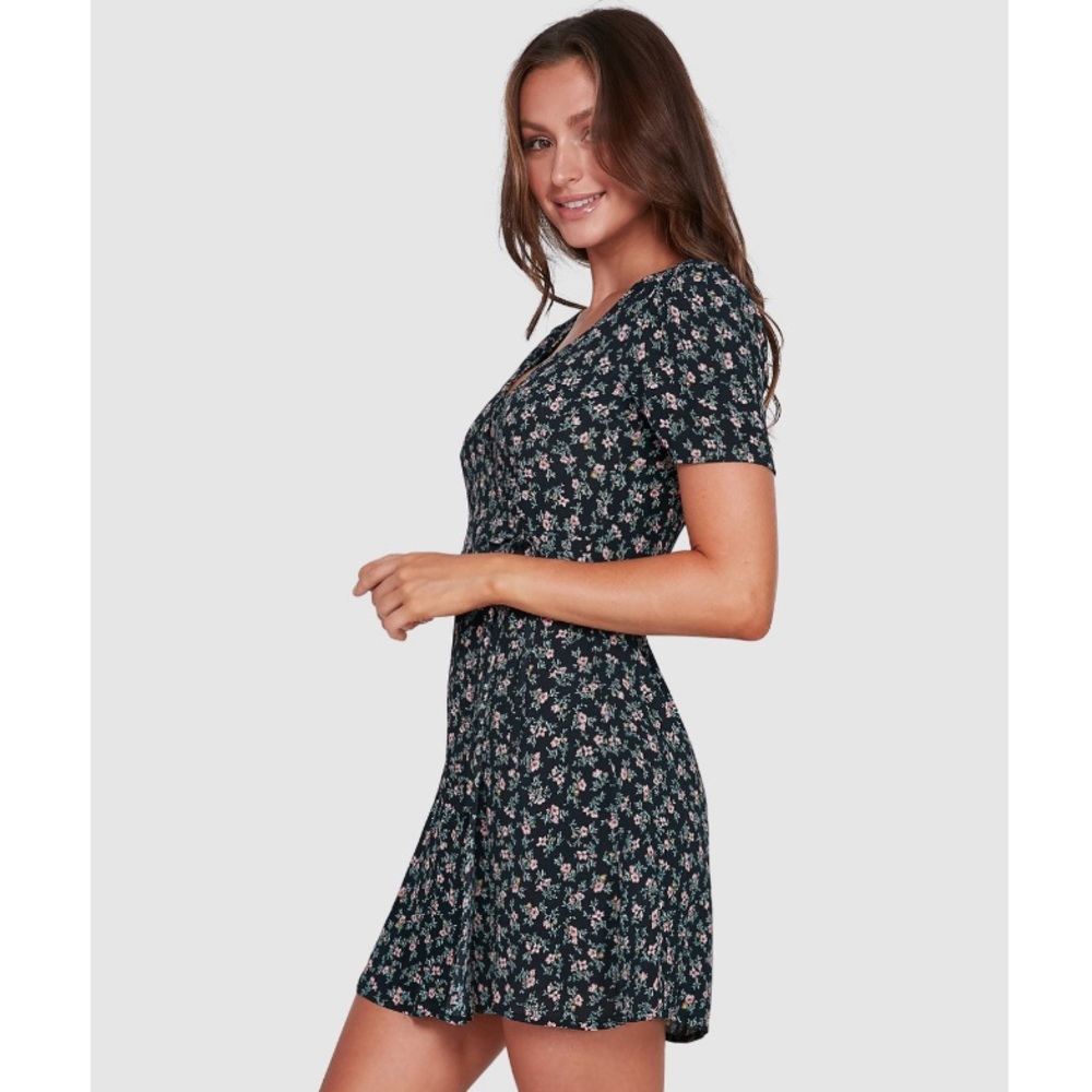 🔥🔥BILLABONG - BLOOM WRAP DRESS🔥🔥 - Picture 3 of 10
